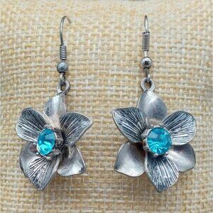 Premier Designs Silver Tone Dangle Garden Gate Flower Earrings Ice Blue Crystal